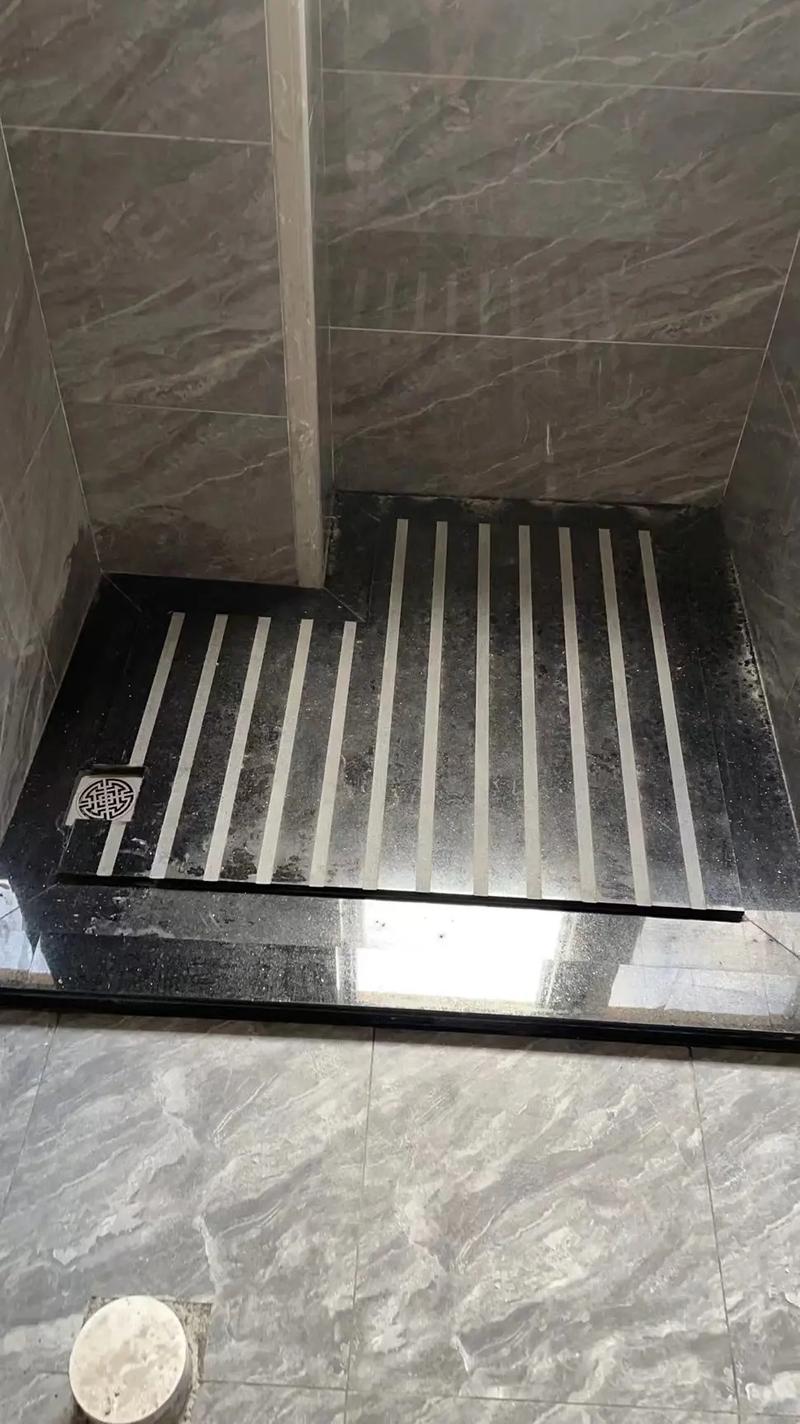 石材淋浴底在衛(wèi)生間中的應(yīng)用與加工工藝